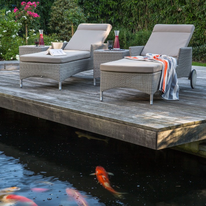 Atoll outdoor sunlounger in Galet resin