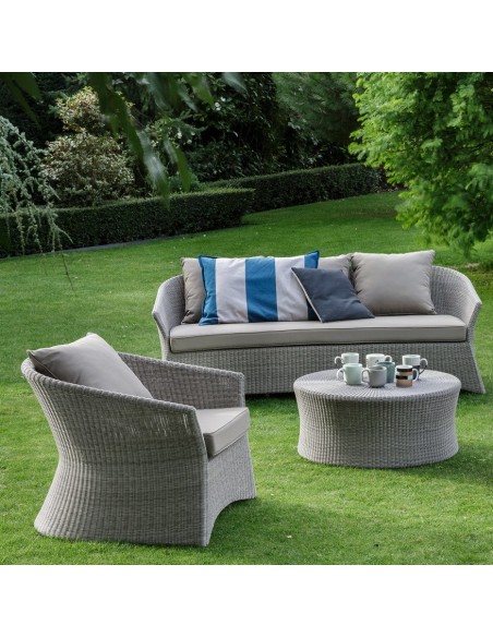 Fauteuil de jardin Zénith en résine galet en ambiance