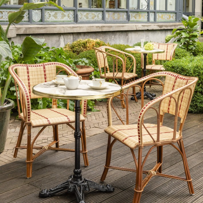 Fauteuil en rotin + résine Bagatelle ambiance