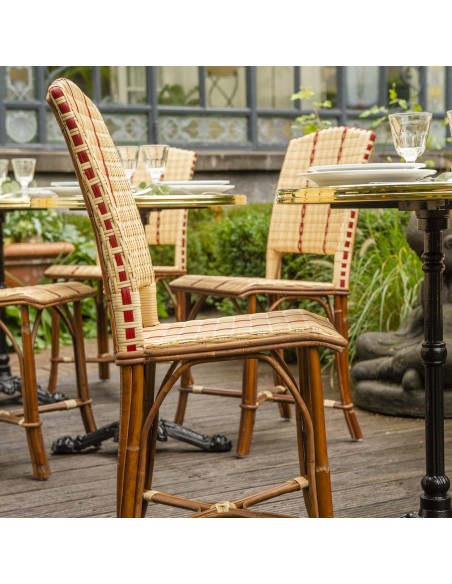 Chaise en rotin + résine Bagatelle en ambiance