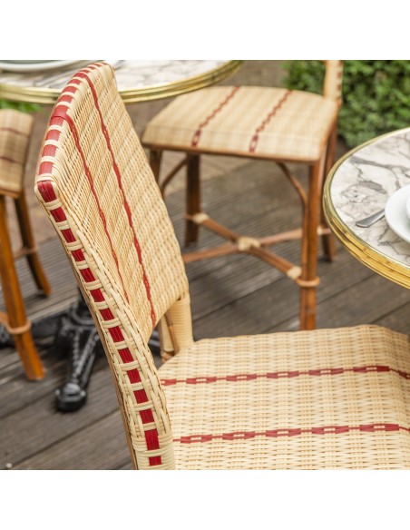 Chaise en rotin + résine Bagatelle en ambiance