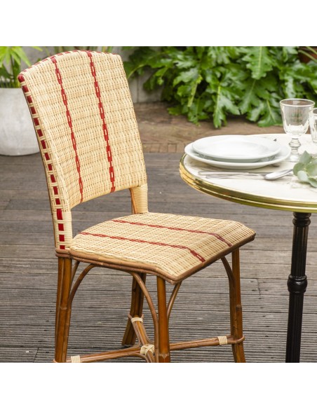 Chaise en rotin + résine Bagatelle en ambiance