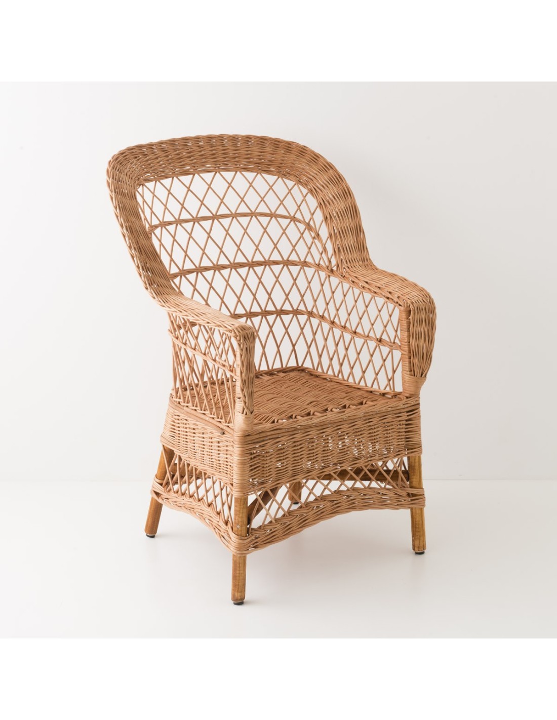 High back clearance rattan armchair