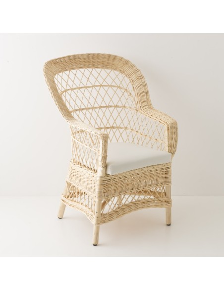 Coussin pour fauteuil haut dossier en osier blanc en situation