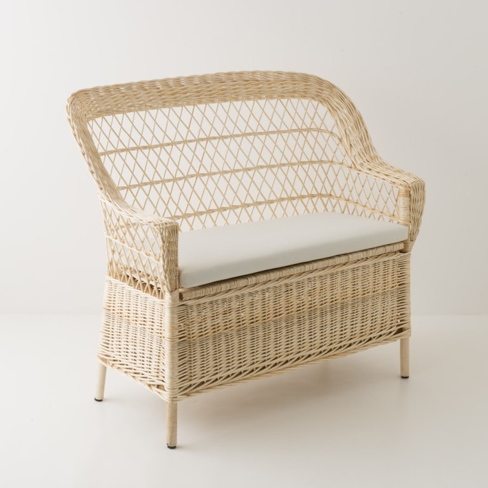 le banc coffre en osier blanc avec son coussin