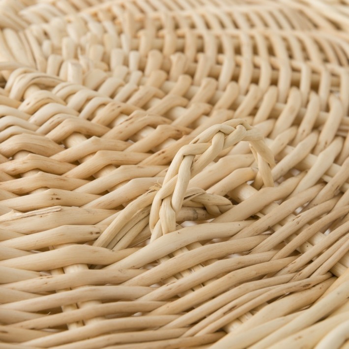 Panier à linge rond GM en osier blanc prise de main sur le couvercle