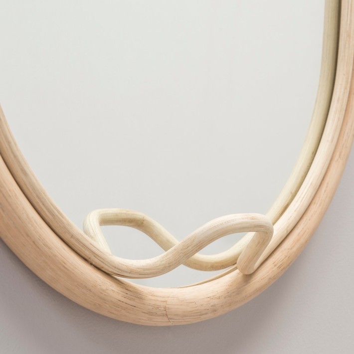 Miroir en rotin LASSO rond, détail du crochet patère