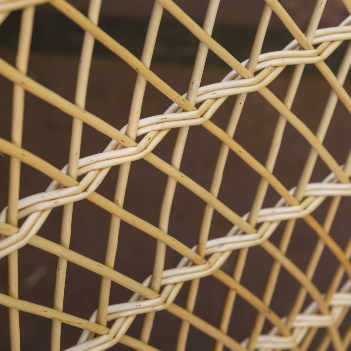 Eventail wicker armchair with white willow - detail of weave