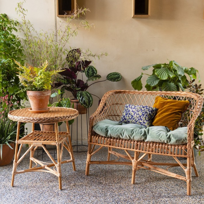 Antonin openwork wicker sofa with velvet cushion and Mélina table