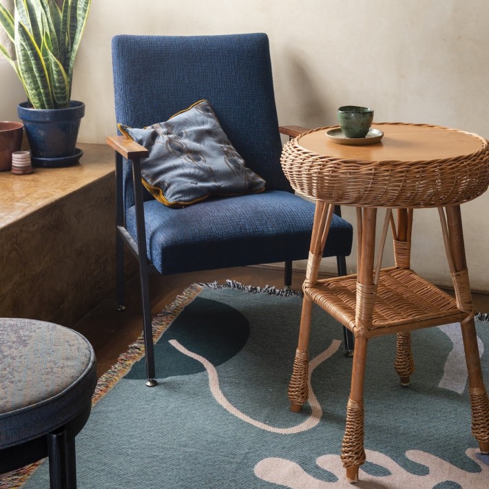 Laszlo wicker table round