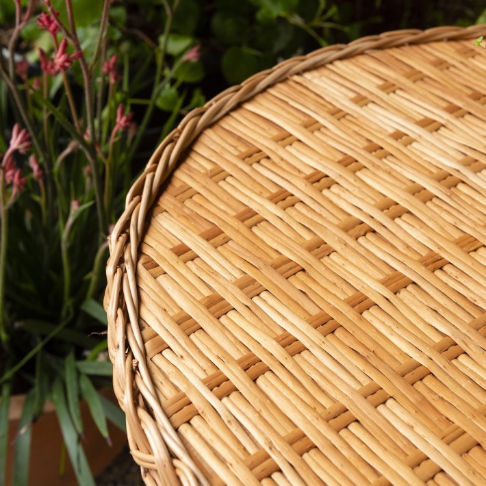 Mélina willow table with wicker woven top