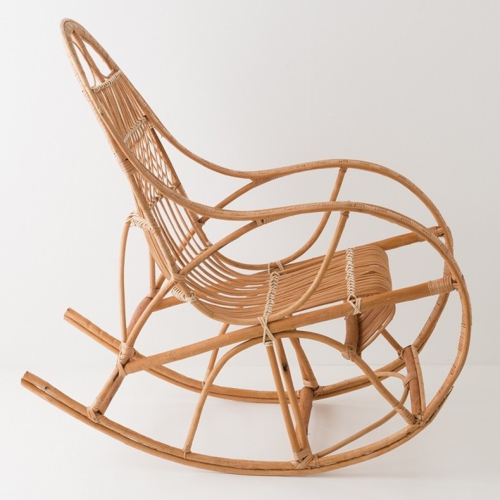 Rocking chair en osier sans coussin vue latérale