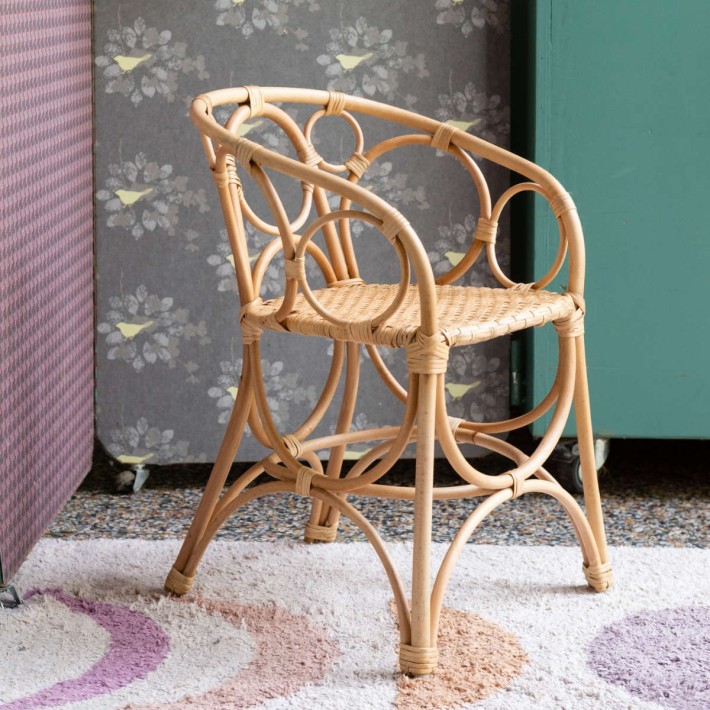 Fauteuil enfant en rotin Gingko Bulles ambiance vue 3/4 droit