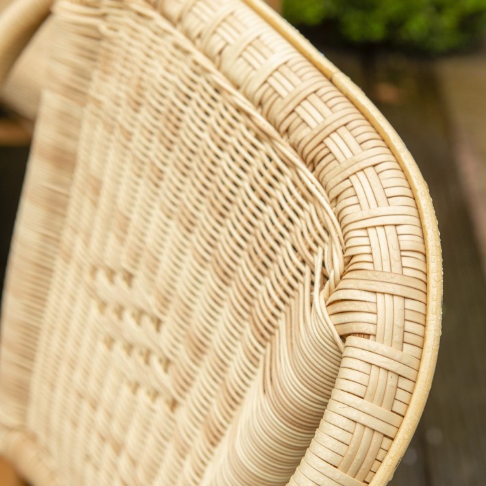 Chaise en rotin Guinguette rotin + résine détail du tissage en PEHD