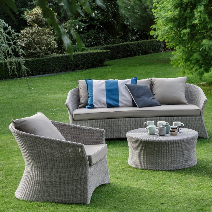 Table basse de jardin en résine Biblos gris Galet diam 80 cm et salon Zenith