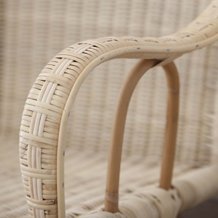 Fauteuil rotin naturel tressé Nantucket détail de l'accoudoir
