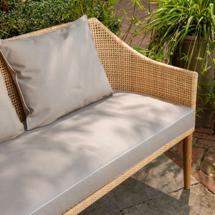 Sao Polo outdoor sofa in synthetic rattan with cushion