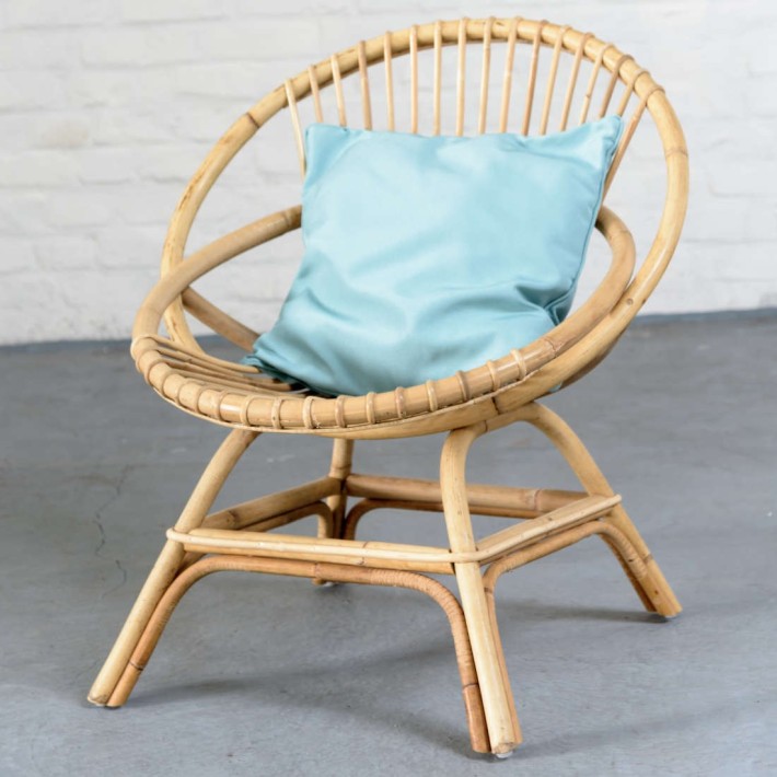 Fauteuil rotin coquille Brigitte en canne naturelle de chez KOK Maison vue gauche