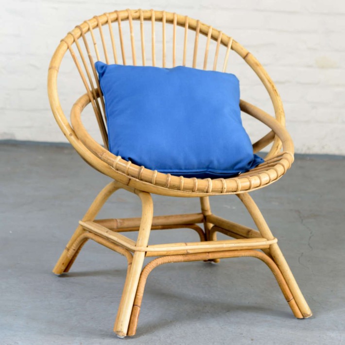 Fauteuil rotin coquille Brigitte en canne naturelle de chez KOK Maison vue droite