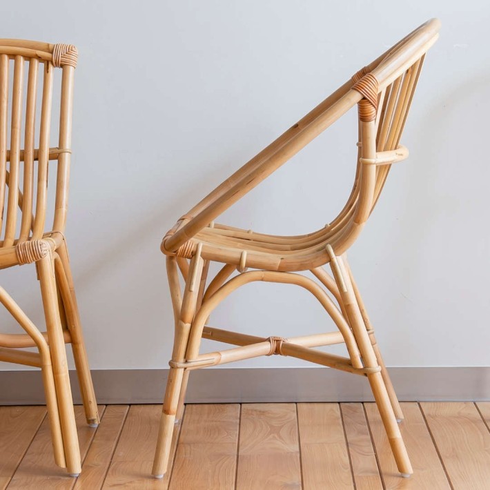 Fauteuil en rotin naturel vintage Bruno de chez KOK MAISON vue de profil