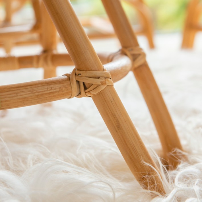 Zoom pied table basse rotin Diabolo petit modèle plateau rotin