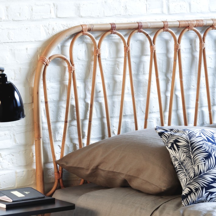 Zoom ambiance tête de lit rotin vintage Volutes pour lit de 140 ou 160 cm