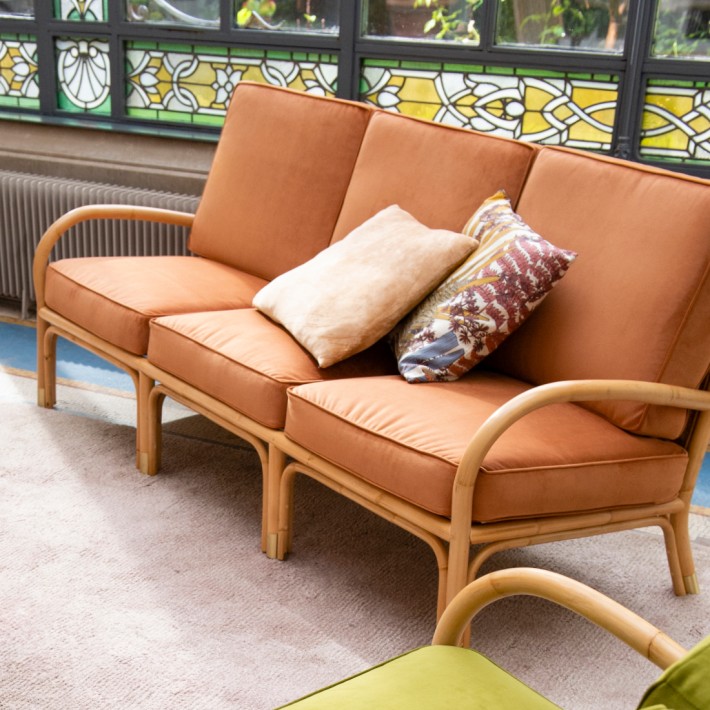 Zoom ambiance canapé en rotin 3 places collection Riviera par kok maison