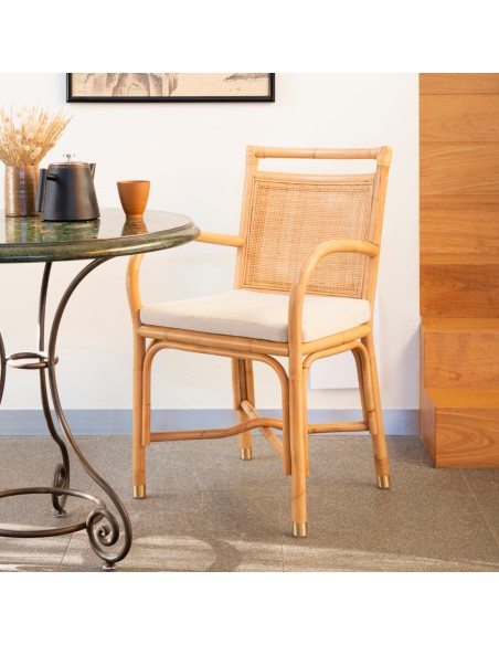 Ambiance fauteuil de table en rotin collection Riviera coussi lin par Kok maison