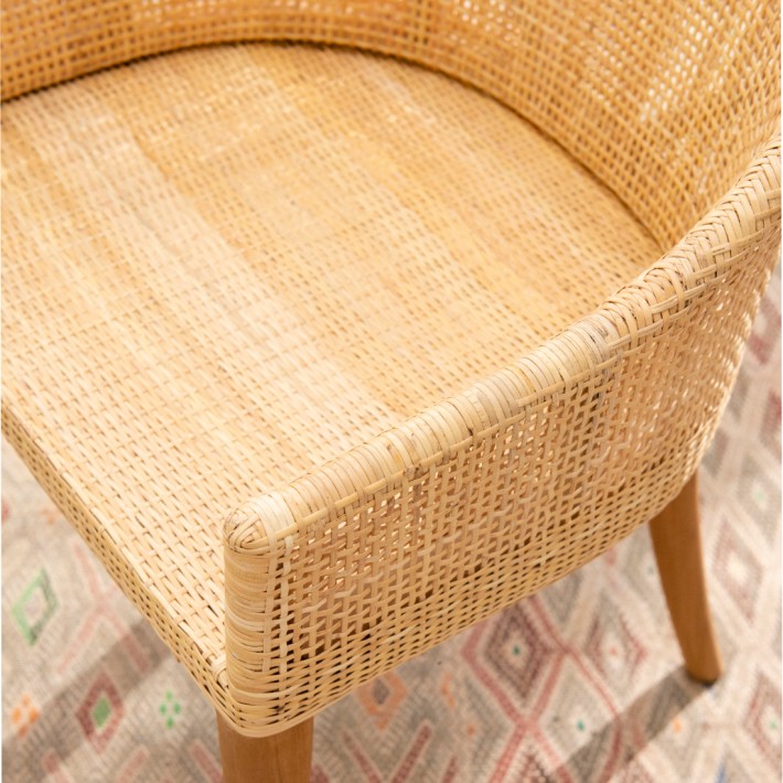 Zoom cannage assise fauteuil de table rotin tressé de la collection Saïgon par Kok maison