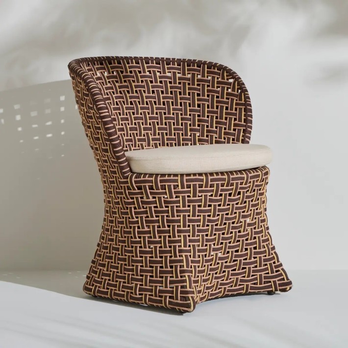 Vue de 3/4 fauteuil de table extérieur TALI