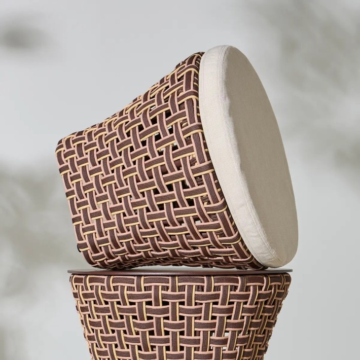 TALI outdoor table in braided rope on an aluminium frame on its coffee table version