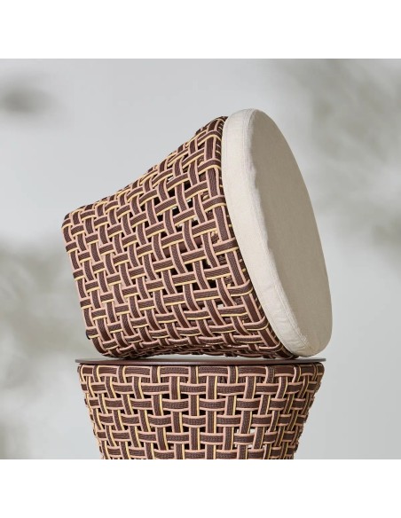 TALI outdoor table in braided rope on an aluminium frame on its coffee table version TALI outdoor table in braided rope on an aluminium frame on its coffee table version