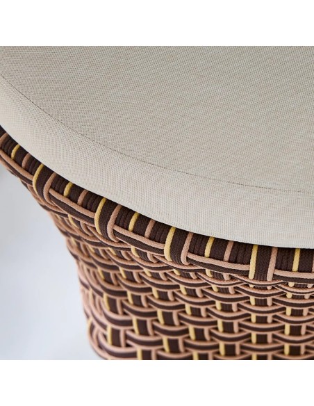 Zoom in on the edge of the TALI outdoor pouffe cushion Zoom in on the edge of the TALI outdoor pouffe cushion