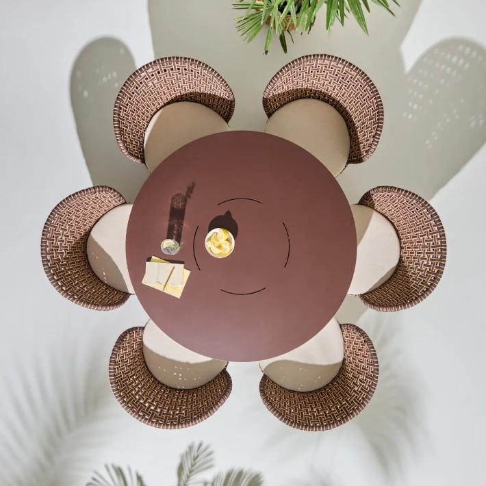 Vue de dessus table de repas extérieure ronde avec fauteuils de table TALI