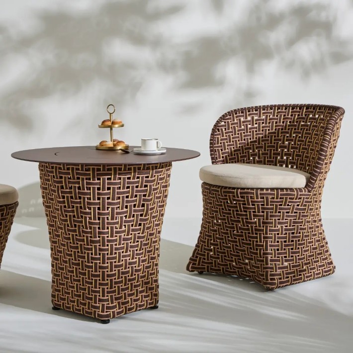 Small round outdoor dining table with TALI table armchair