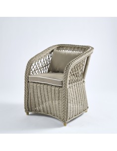 Fauteuil en rotin laqué beige avec coussin PU039