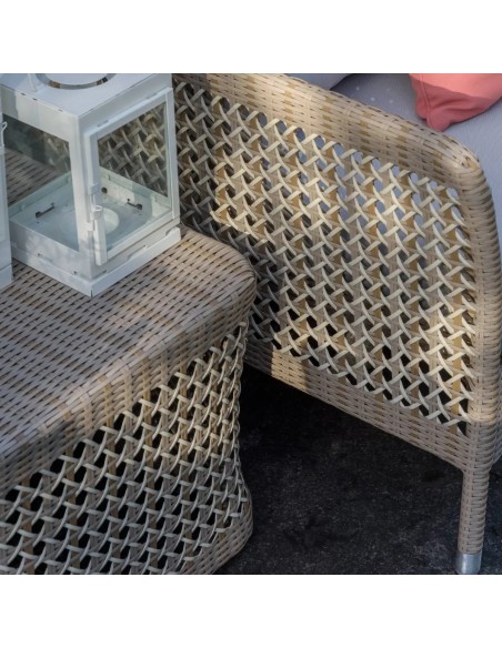 Zoom detail resin braiding square coffee table ANTIBES