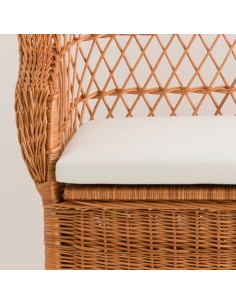 le banc coffre en osier brun avec son coussin 2
