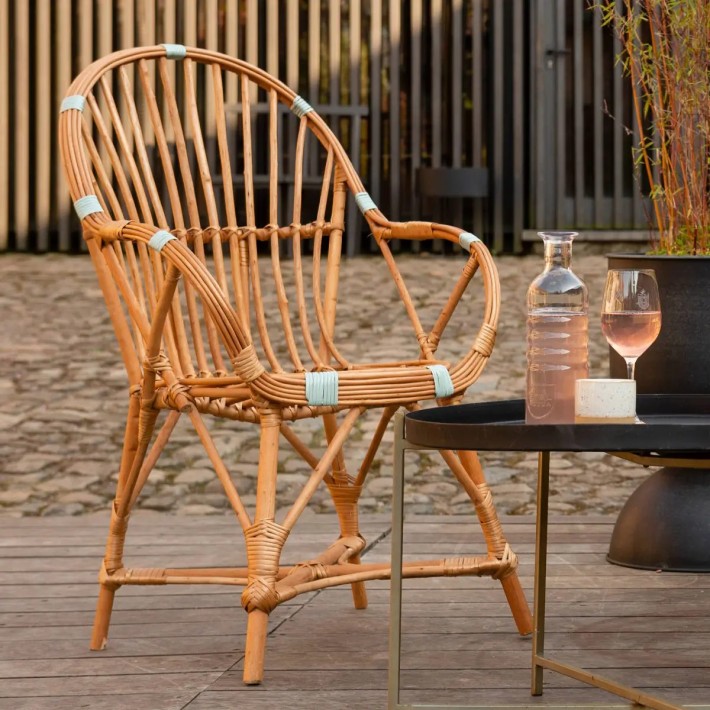 Ambiance fauteuil en osier César ligatures céladon