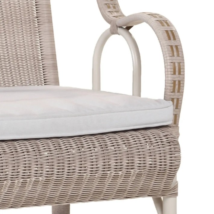 Zoom coussin sur fauteuil Provence