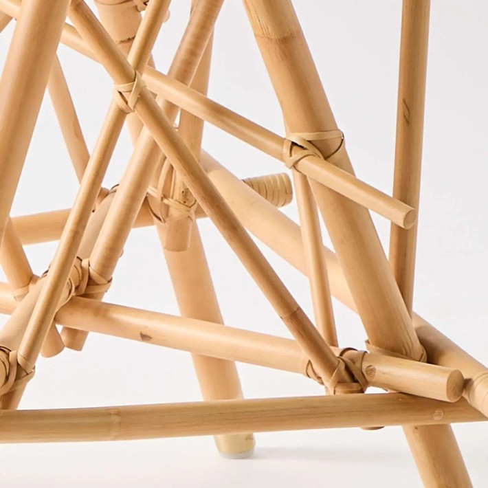 Zoom on Mikado rattan table base