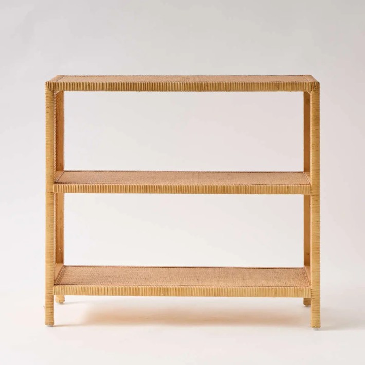 Vue de face étagère en rotin et cannage Saïgon