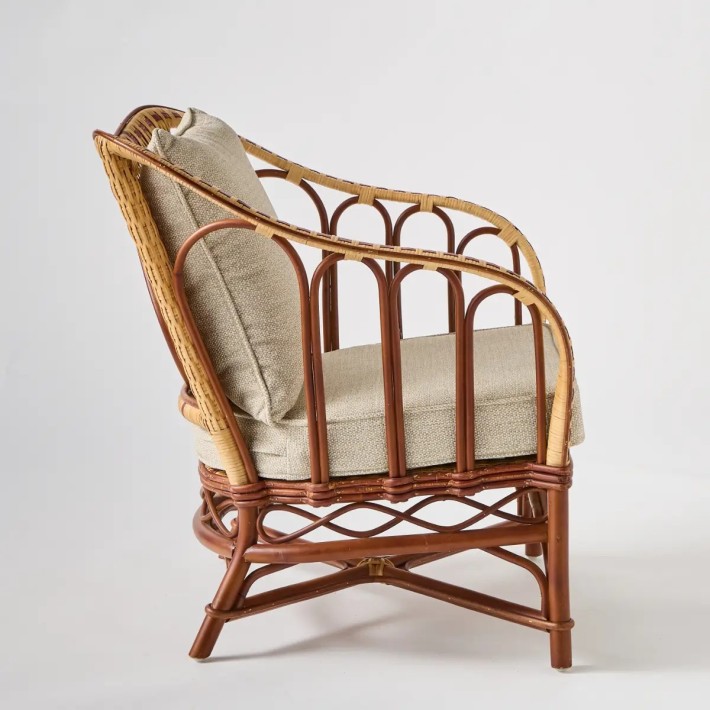 Side view Armchair with Bagatelle cushion