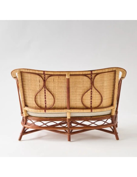 Motif dossier vue de dos du canapé deux places en rotin naturel tressé Bagatelle avec coussin