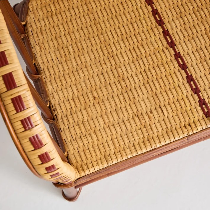Zoom tressage assise et accoudoir vue de dessus canapé 2 places en rotin Bagatelle