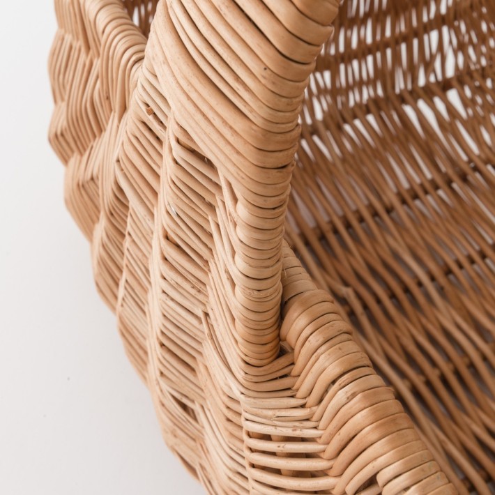 Curved willow shopping basket