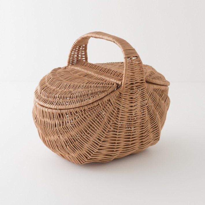 Two-coloured wicker shopping basket
