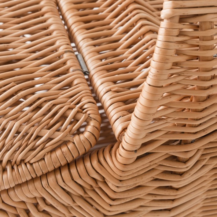 panier pique-nique bombé en osier naturel détail de la anse