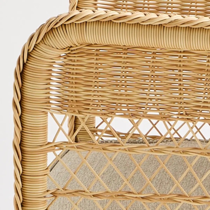 Close-up of the woven resin of the BIARRITZ NATURELLE garden sofa