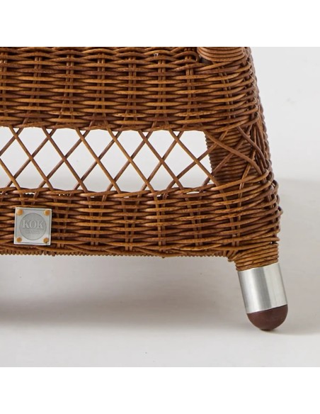 Zoom on the foot of the Biarritz square coffee table in châtaigne resin